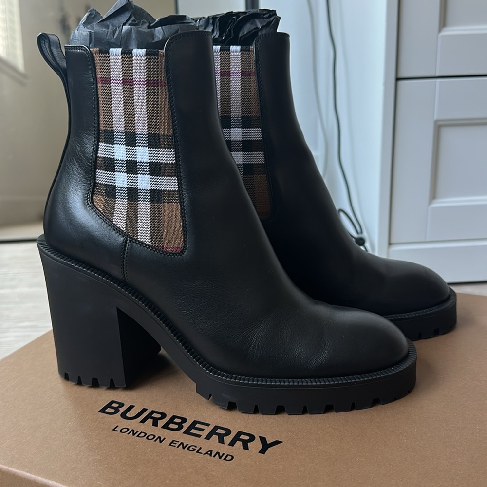 Burberry Black Leather Ankle Boots 37.5 Brand New NWT Check Panel Leather Size 7